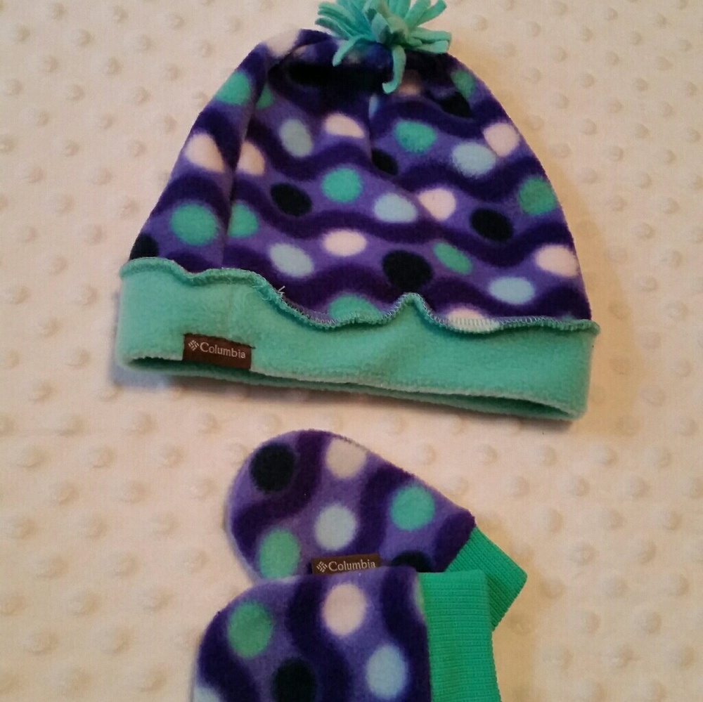 Matching Pom-pom Fleece Beanie & Mittens Set